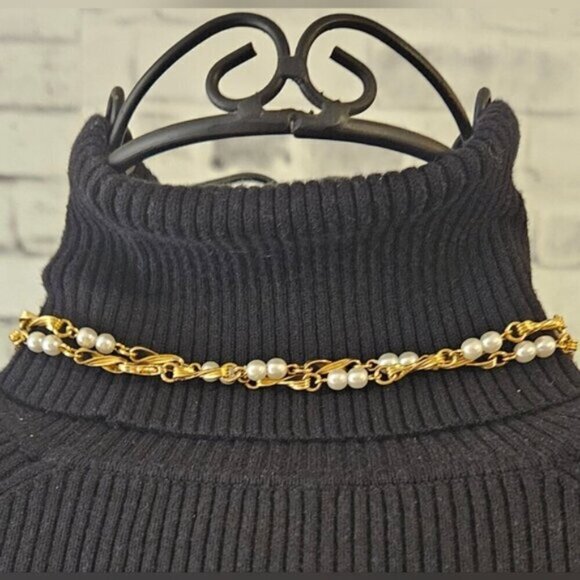 Faux Pearl Linked Together with an Intricate Gold Tone Chain Necklace - Picture 6 of 7